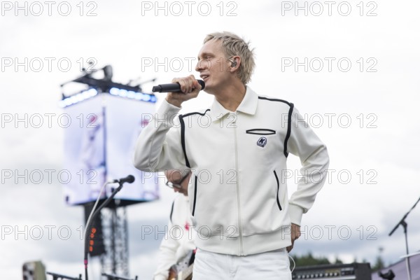 Felix Brummer (Felix Kummer), singer of Kraftklub at a secret gig of the band at the Rock am Ring Festival on Saturday, Nürburgring race track race track, 07.06.2025