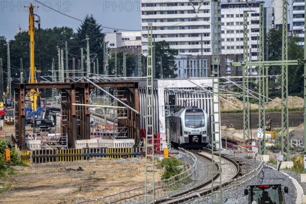 Reconstruction, extension of the Emmerich-Oberhausen railway line, three tracks, including 47 new or adapted bridges, here the new construction of railway bridges over the Lippe near Wesel, currently only 1 track in operation, VIAS regional express, the old bridges are being replaced by new ones, extension of the Dutch Betuwe line from the port of Rotterdam, part of the European freight corridor Rotterdam-Genoa, 1300 KM long, Wesel, North Rhine-Westphalia, Germany
