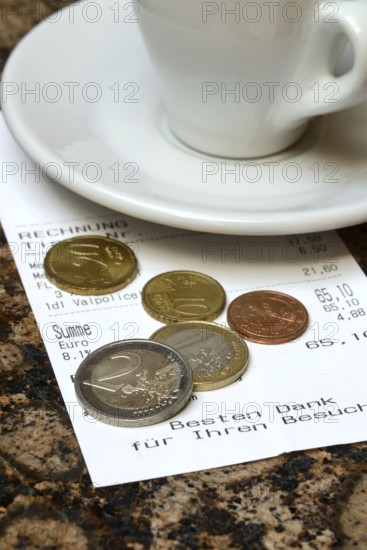 Tip, euro coins with receipt