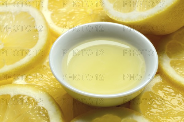 Lemon juice in peel and lemon slices, Citrus x limon