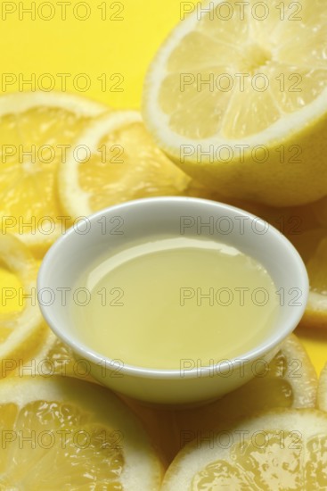 Lemon juice in peel and lemon slices, Citrus x limon
