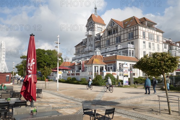 Beach promenade, promenade, Baltic resort Kühlungsborn, West district, Rostock district, Mecklenburg-Western Pomerania, Germany