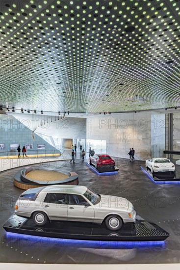 Mercedes-Benz Auto 2000 from 1981: The Mercedes-Benz Museum in Stuttgart presents a journey through the automotive history of the global corporation. Myth 6: The road to emission-free mobility, 1982 to the present day. The history of the Mercedes star begins with the first automobile in 1886. 160 vehicles are on display. Stuttgart, Baden-Württemberg, Germany