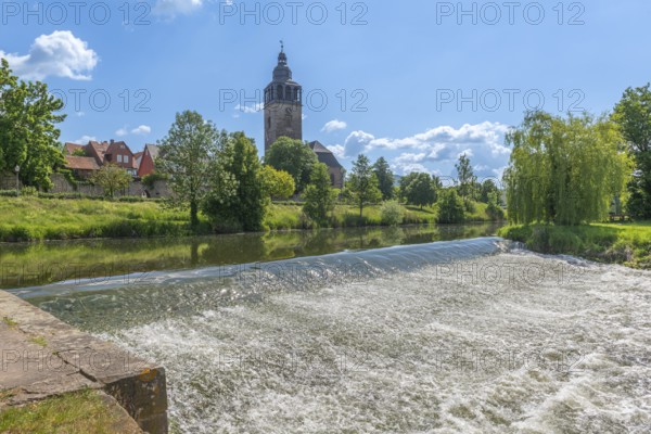 St. Crucis Church, Bad Sooden, Allendorf, Allendorf district, church tower, tower clock, town wall, half-timbered houses, water reflection, river bank, weir, trees, weeping willow, blue sky, cumulus clouds, Werra-Meissner district, Hesse, Germany