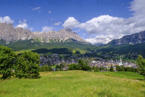 Cortina d'Ampezzo, with Monte Cristallo, Dolomites, Trentino, Italy
