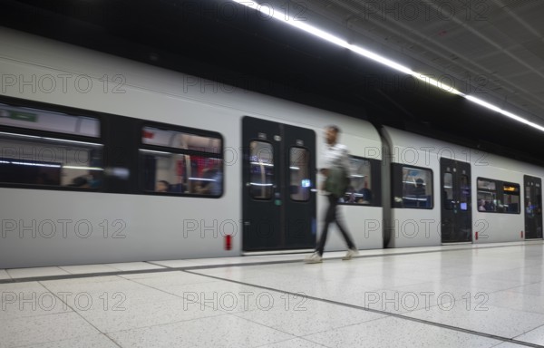 Underground entry S-Bahn, train, Generation 2025, platform, stop, Stadtmitte station, public transport, movement effect, passengers, travellers, VVS, Stuttgart Transport Association, Baden-Württemberg, Germany