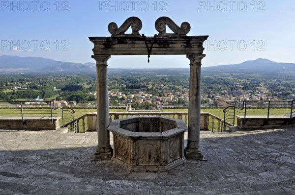 Fountain, draw well in the auditorium, theatre of Roman antiquity at the baroque palace Palazzo Colonna Barberini, Palestrina, Campagna Romana, metropolitan city of Rome, Lazio, Italy