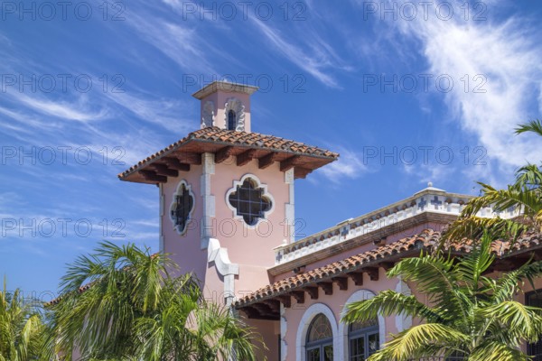 Fort Lauderdale, Las Olas Boulevard, travel attraction with shops, restaurants and entertainment