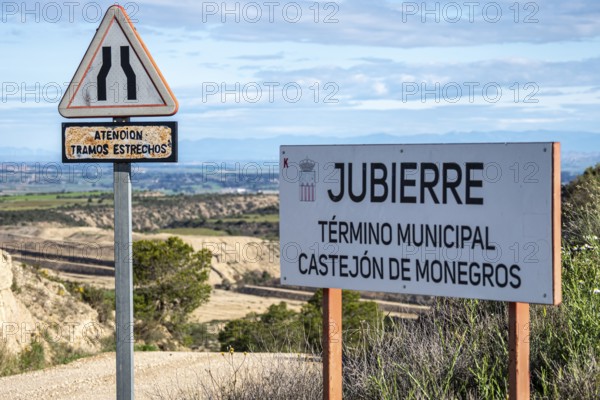 Gravel road Ruta Jubierre, desert, rock formations, Desierto de los Monegros, Spain