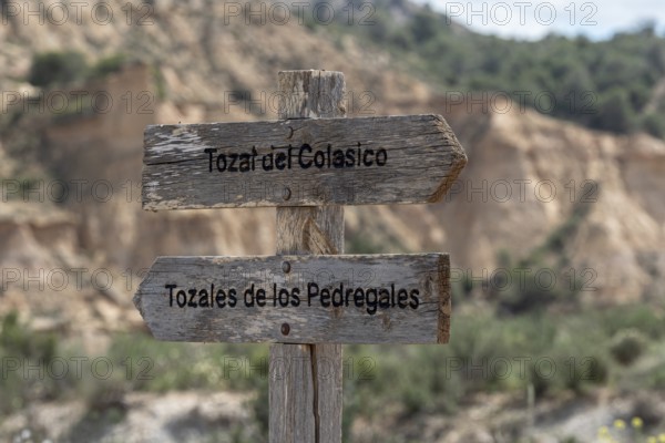 Signpost to sandstone rock formations, gravel road Ruta Jubierre, Desierto de los Monegros, Spain