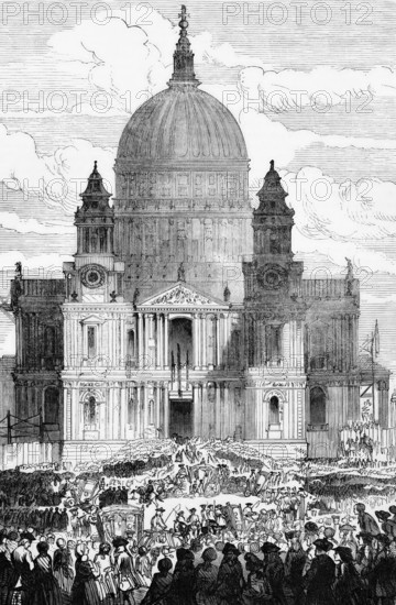 Crowds at a Thanksgiving service in St Paul's Cathedral, London, England. Probably to celebrate the defeat of King James II and the Jacobites in 1697, England, digital reproduction of a historical original