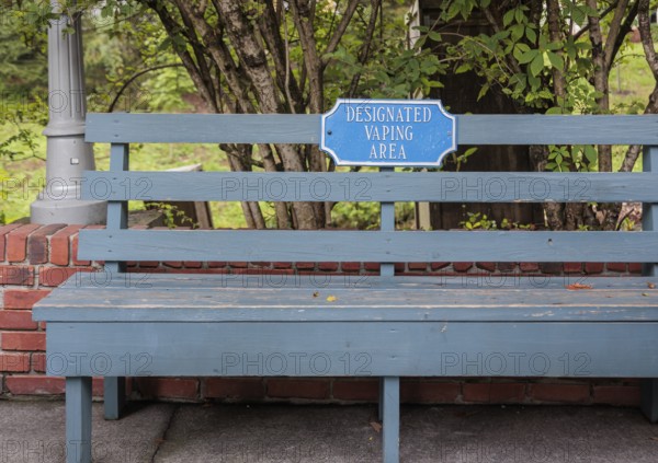 Wooden bench with sign for Designated Vaping Area at the Dollywood amusement park in Pigeon Forge, TN
