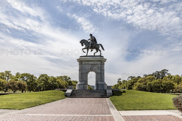 Bronze sculpture of General Sam Houston at the entrance to Hermann Park in downtown Houston, Texas