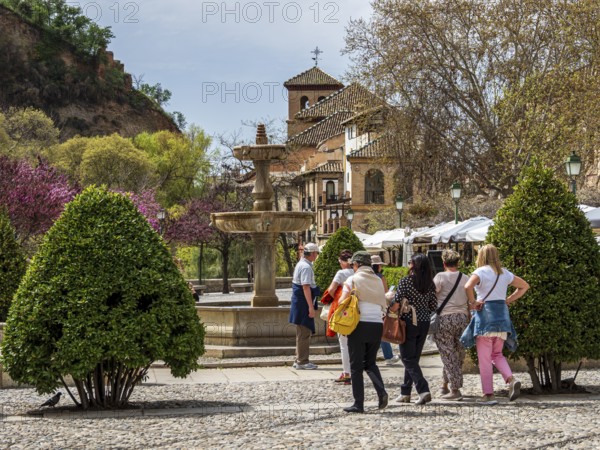Tourists on the Placa al Padre Manjón, center of Granada, early spring, Granada, Andalusia, Spain