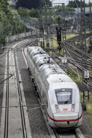 ICE 4 train on the line between Bochum and Dortmund, near Dortmund-Marten, multi-lane line for local and long-distance traffic, Dortmund, North Rhine-Westphalia, Germany