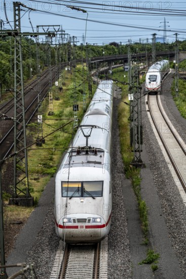 ICE 2, left, ICE 4 train on the line between Bochum and Dortmund, near Dortmund-Marten, multi-lane line for local and long-distance traffic, Dortmund, North Rhine-Westphalia, Germany