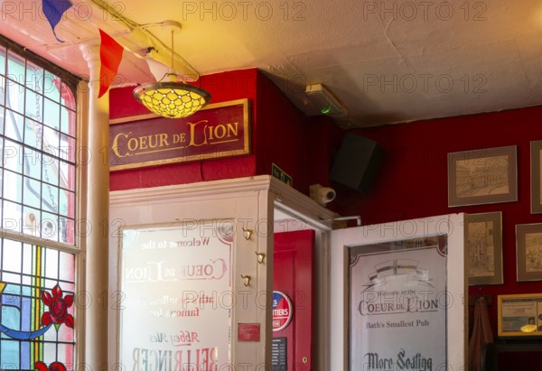 Interior of Couer De Lion pub, Northumberland Passage, city of Bath, north east Somerset, England, UK