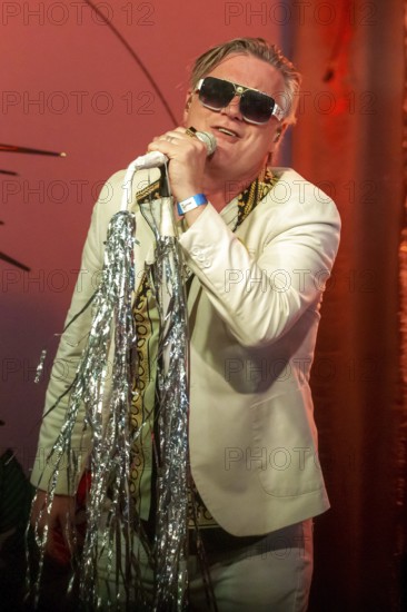 Spike Slawson, singer of Me First and the Gimme Gimmes live at SO36, Berlin, 04.06.2025