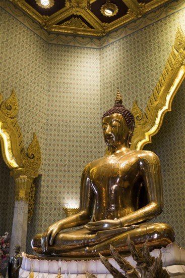 Golden Buddha statue, Wat Trai Mit Witthayaram Worawihan, Chinatown, Bangkok, Thailand