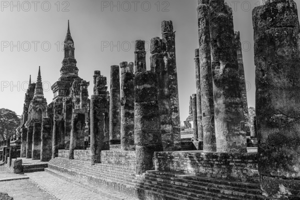 Historic Buddhist temple complex Wat Mahathat, historical park, black and white photo, Sukhothai, Sukhothai Province, Thailand