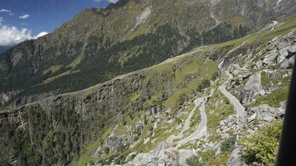 Winding roads wind in serpentines through steep, rocky mountains, trekking Ladakh, Himachal Pradesh, Himalayas, India