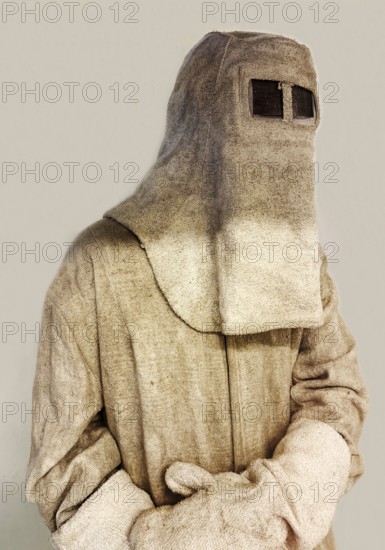 Fire protection suit made of pure asbestos fabric protects against heat up to around 700 degrees Celsius, German Occupational Safety Exhibition DASA, Dortmund, Germany