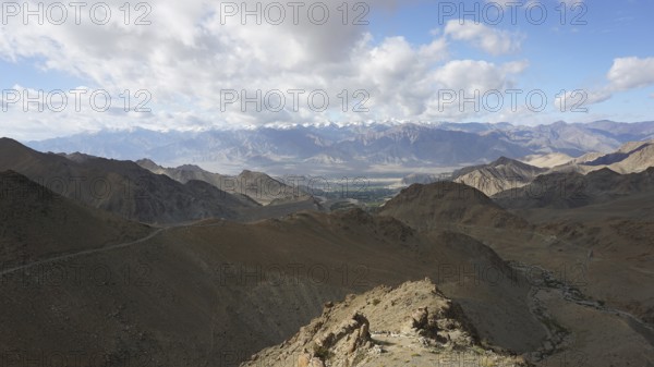 Extensive mountain landscape with sunny skies and stretches of clouds, trekking in Ladakh, Himalayas, India