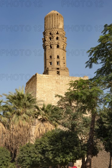 Minaret of historic Mosque of al-Hakim, known as Al-Anwar, named after Al-Hakim bi-Amr Allah. Inside the Fatimid gate, Bab al-Futuh in Islamic Cairo, Egypt