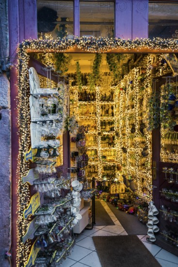 Christmassy shop, Riquewihr, Grand Est, Haut-Rhin, Alsace, France