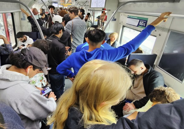 Many people crowded on the S1 S-Bahn train, DB Regio AG, North Rhine-Westphalia region, Solingen, North Rhine-Westphalia, Germany