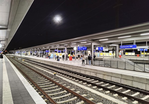Empty platform at night with full moon, central railway station, Dortmund, Ruhr area, North Rhine-Westphalia, Germany