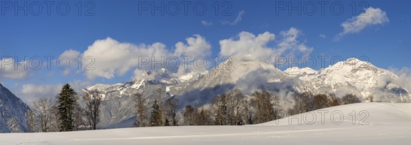 The Rofan Mountains seen from Gallzein. Starting at the left: Hochiss, Ebner Joch, Grubalackenspitz, Rofanspitz, Sagzahn, Vorderes Sonnwendjoch, Gallzein, Tyrol, Austria