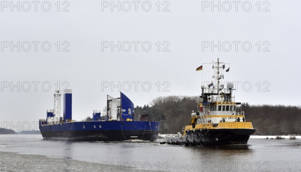 NEPTUN 11 tug a new ship in the icy Kiel Canal, NOK, Kielkanal, Kielcanal, Schleswig-Holstein, Germany