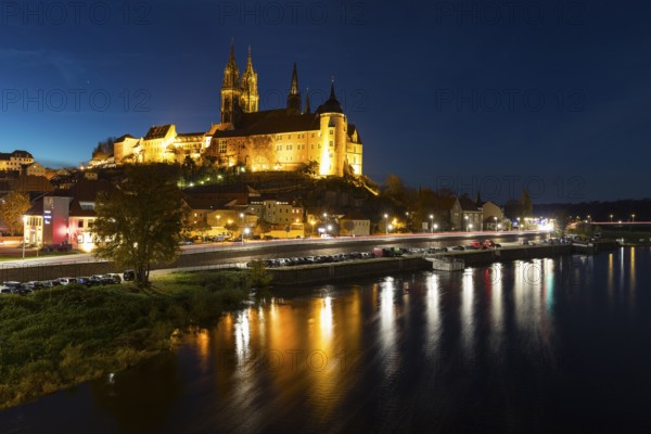 Atmospheric night view of the Elbe with Albrechtsburg and cathedral, Meissen, Saxony, Germany