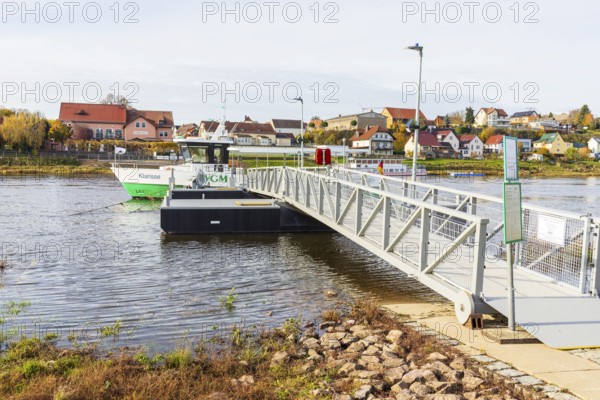 Elbe ferry between Diesbar-Seußlitz and Niederlommatzsch, Diesbar-Seußlitz ferry terminal, Saxony, Germany