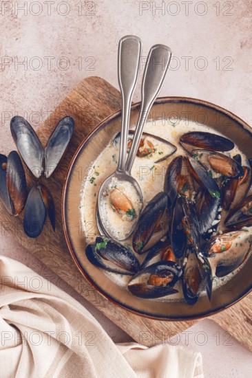 Mussels in creamy garlic sauce, served with fresh herbs and spices, homemade, no people