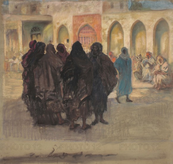 Kazimierz Stabrowski (b. 21 November 1869, d. 10 June 1929 in Garwolin), Polish painter: Street scene in Kairouan (1915), Street scene in Kairouan (1915), authentic, digitally restored reproduction from a model from the early 20th century, exact date of depiction unknown, historical, scene of a busy oriental market with people in cloaks and antique architecture