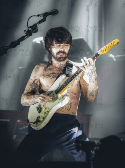 Singer Simon Neil from Biffy Clyro live on Futique Tour 2026 in Berlin's Max-Schmeling-Halle on 16.02.2026