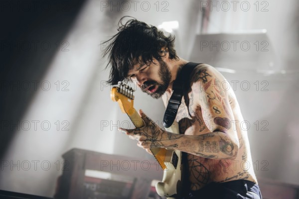Singer Simon Neil from Biffy Clyro live on Futique Tour 2026 in Berlin's Max-Schmeling-Halle on 16.02.2026