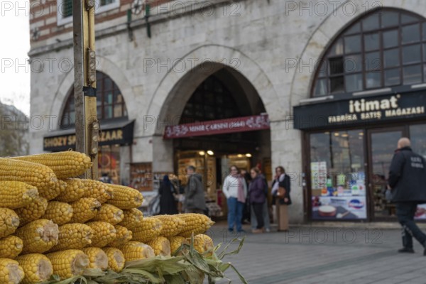 Istanbul, Turkey 8th January 2025 Corn on the cob for sale outside the entrance of the Istanbul Spice Bazaar, the word misir has a double meaning in Turkish: Egypt and maize