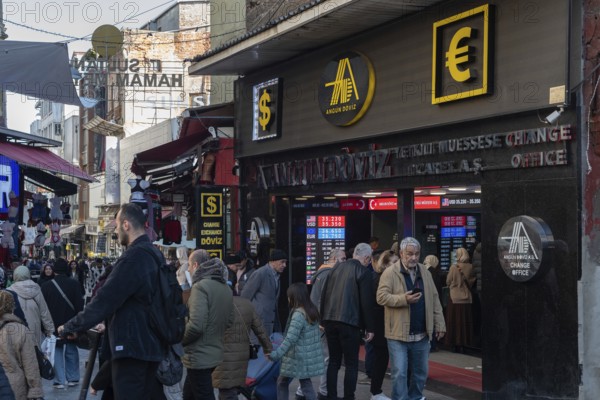 Istanbul, Turkey 7th January 2025. A Turkish currency exchange office in a busy shopping street in the Fatih district of Istanbul, Turkey