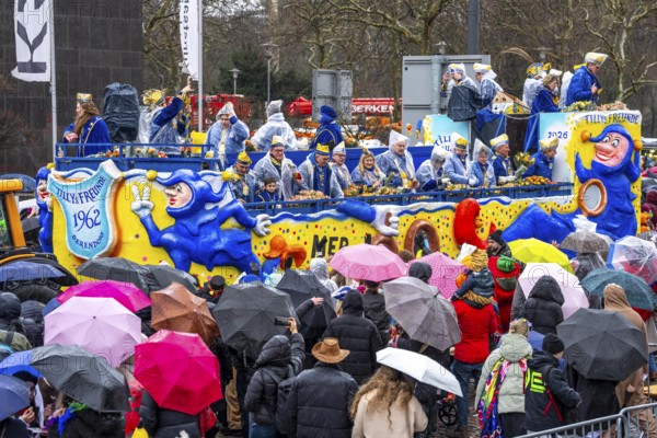 Rose Monday procession in Düsseldorf, theme floats and foot groups of the carnival societies and other participants at the street carnival, sometimes in heavy rain, Tilly's Friends, North Rhine-Westphalia, Germany