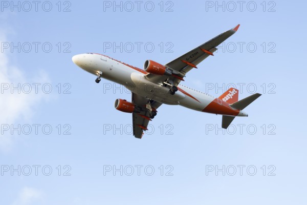 Airbus A320 commercial passenger airliner jet aircraft of Easyjet airlines flying on approach to land at London Stansted airport, Essex, England, United Kingdom