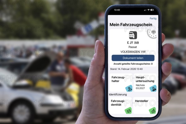 Symbolic image, digital vehicle license, in the i-car app of the Federal Motor Transport Authority, the paper motor vehicle license has been available in digital form on the authority's smartphone app since the end of 2025 and replaces the paper certificate, all vehicle data and owner data are stored there