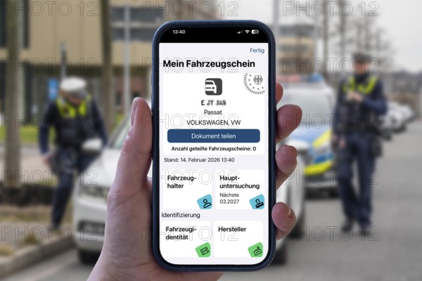 Symbolic image, digital vehicle license, in the i-car app of the Federal Motor Transport Authority, the paper motor vehicle license has been available in digital form on the authority's smartphone app since the end of 2025 and replaces the paper certificate, all vehicle data and owner data are stored there, here at a police check