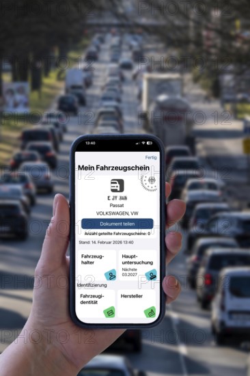 Symbolic image, digital vehicle license, in the i-car app of the Federal Motor Transport Authority, the paper motor vehicle license has been available in digital form on the authority's smartphone app since the end of 2025 and replaces the paper certificate, all vehicle data and owner data are stored there