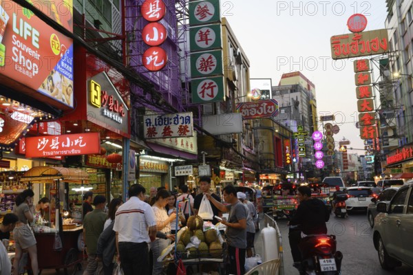 Bangkok, Thailand. February 18th 2025. Busy evening crowds along Yaowarat Road, Chinatown, Bangkok, Thailand