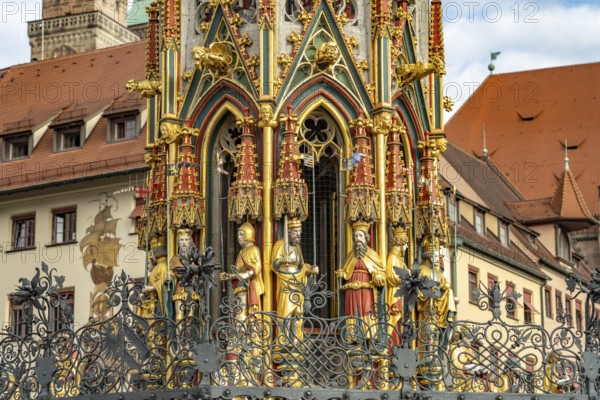 The Schöne Brunnen am Hauptmarkt, Nuremberg, Bavaria, Germany