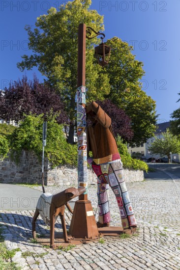 Iron Giants sculpture Territorios or drunk with dog by Edgardo Camona on the old market in Hohenstein-Ernstthal, Saxony, Germany