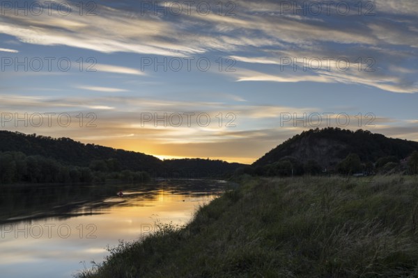 Evening on the Elbe, with the Boselspitze and the Spaargebirge in the background, Coswig, Saxony, Germany